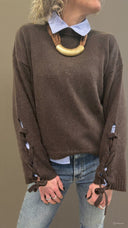 Maglia con lacci alla manica