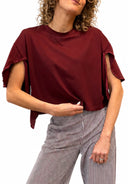 Vicolo - T-shirt crop con manica aperta e profilo di micro pompon